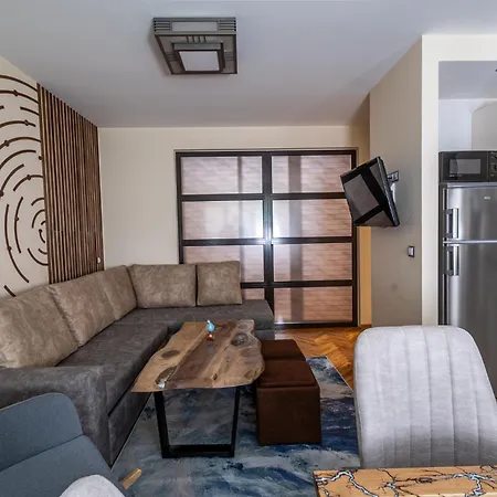 Apartment Center Retreat, Close To Main Street, Free Parking *